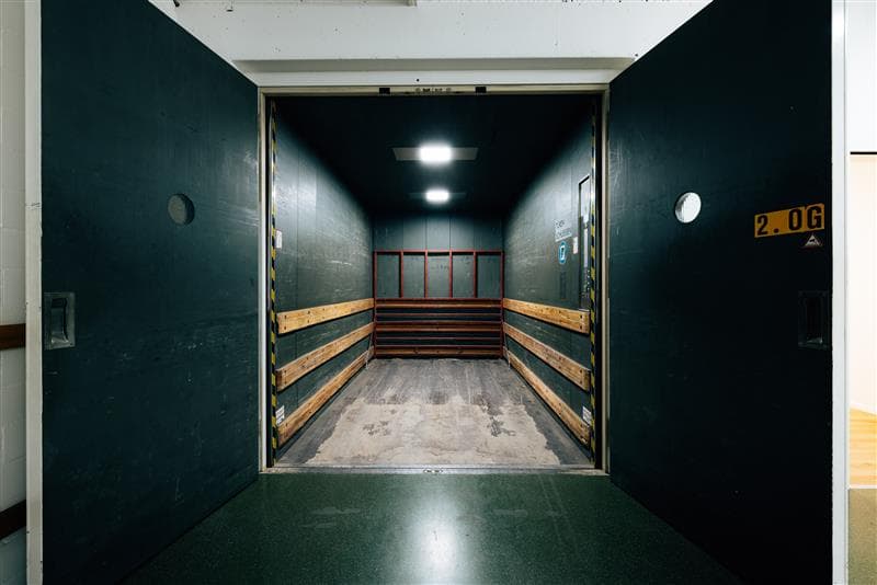 Warenlift Schindler im Gardella Industriepark